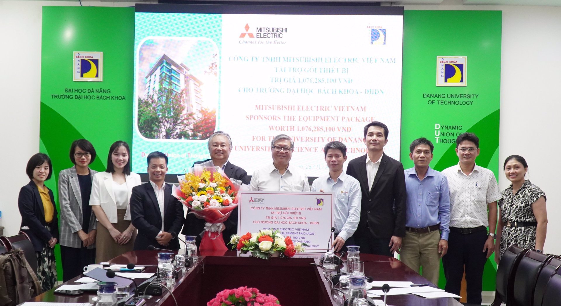 Mitsubishi Electric Vietnam sponsored an equipment package worth 1 billion VND for the University of Danang – University of Science and Technology
